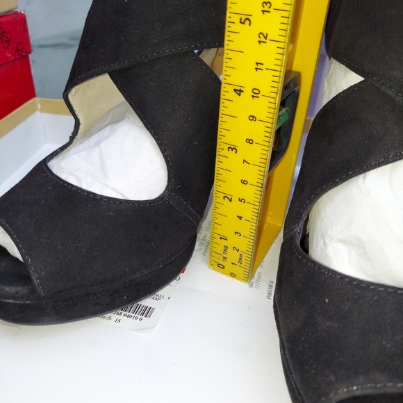 NIB MICHAEL Michael Kors Black sz 9.5 ELENA Cross Strap Platform Heels - Picture 9 of 11